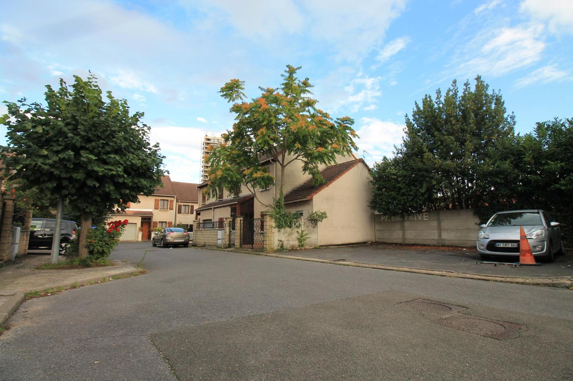 Parking Prive Gratuit - 15Mn Paris - Gare A Pied En 5Mn - Tout Equipee - Terrasse - Jardin - Stade De France - Casino D'Enghien - Hippodrome, Universite Épinay-sur-Seine Exterior foto